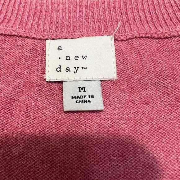 A New Day Women’s Pink V-Neck Sweater Size Medium - Picture 4 of 8